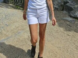 short button wit