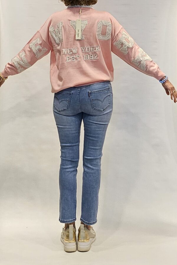 trui New York roze