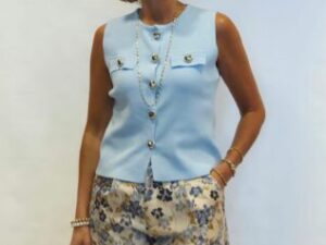 By Clara top button lichtblauw